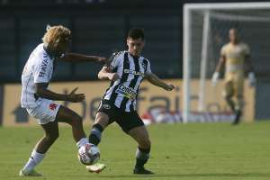 Série B: Luis Oyama valoriza elenco do Botafogo e vê acesso perto: 'Estamos quase lá'
