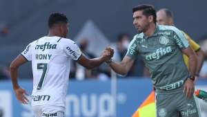 Abel enaltece Marília Mendonça e quer Palmeiras 'com o pé no acelerador'
