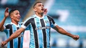 Grêmio x Flamengo - Tricolor quer seguir vivo diante do embalado Mengão