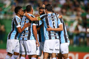 Chapecoense 1 x 3 Grêmio - Imortal vence segunda seguida e segue vivo no Brasileirão