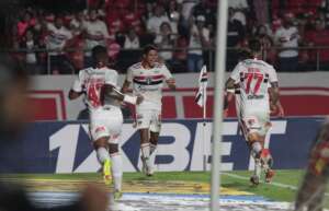 Sara exalta vitória em 'final' e vê evolução do São Paulo: 'Um passo de cada vez'