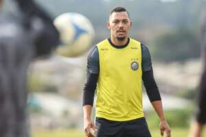 Goiano: Vila Nova tenta tirar lateral-direito de rival da Série B