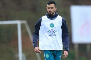 Rebaixada no Brasileirão, Chapecoense rescinde com campeão da Série B