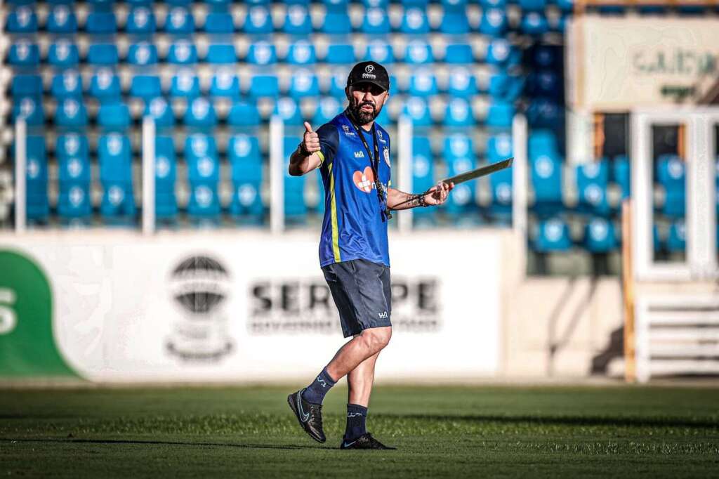 Clube da Série B renova com técnico bi-rebaixado para a temporada 2022