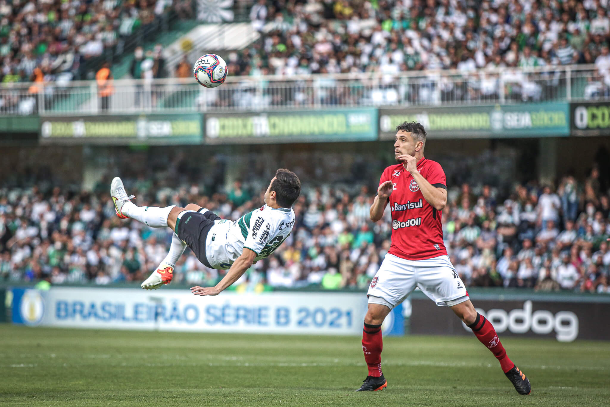 SÉRIE B: Coritiba sofre, mas recupera a liderança; Vitória deixa a zona de rebaixamento