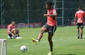 São Paulo apresenta oferta para renovar com zagueiro até 2025