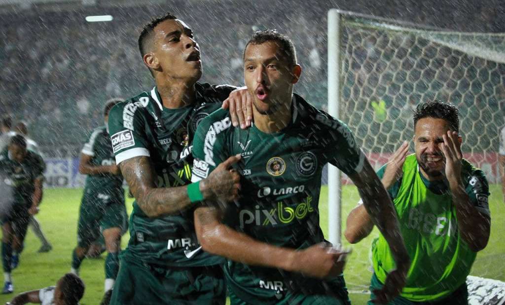Embalado por gol e vitória decisiva, zagueiro do Goiás projeta reta final da Série B