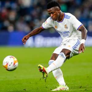 Liga espanhola denuncia torcedor por insultos racistas contra Vinícius Junior