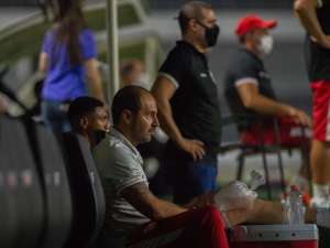 Série B: Técnico do CRB passa por cirurgia no joelho esquerdo e é desfalque contra o Londrina