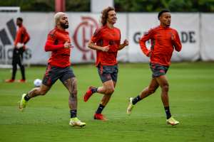 Pressionado, Flamengo tenta vencer para se reerguer na reta final
