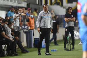 Desgaste físico preocupa Carille para armar o Santos contra o Atlético-GO