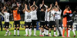 Sylvinho elogia insistência do Corinthians e a torcida: 