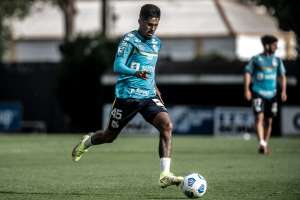 Trio se junta a Velázquez e volta a treinar no Santos para clássico com Palmeiras
