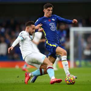 INGLÊS: Chelsea deixa Burnley empatar e dá chance para Liverpool se aproximar na tabela