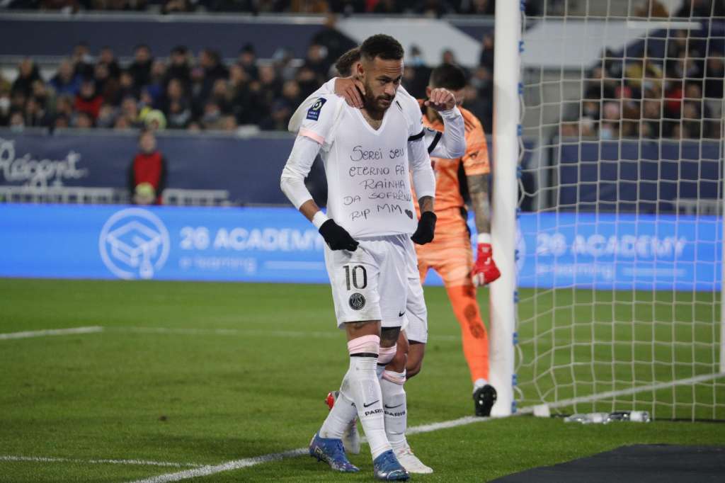 “Serei seu eterno fã, Rainha da Sofrência”: Neymar marca dois e homenageia Marília Mendonça