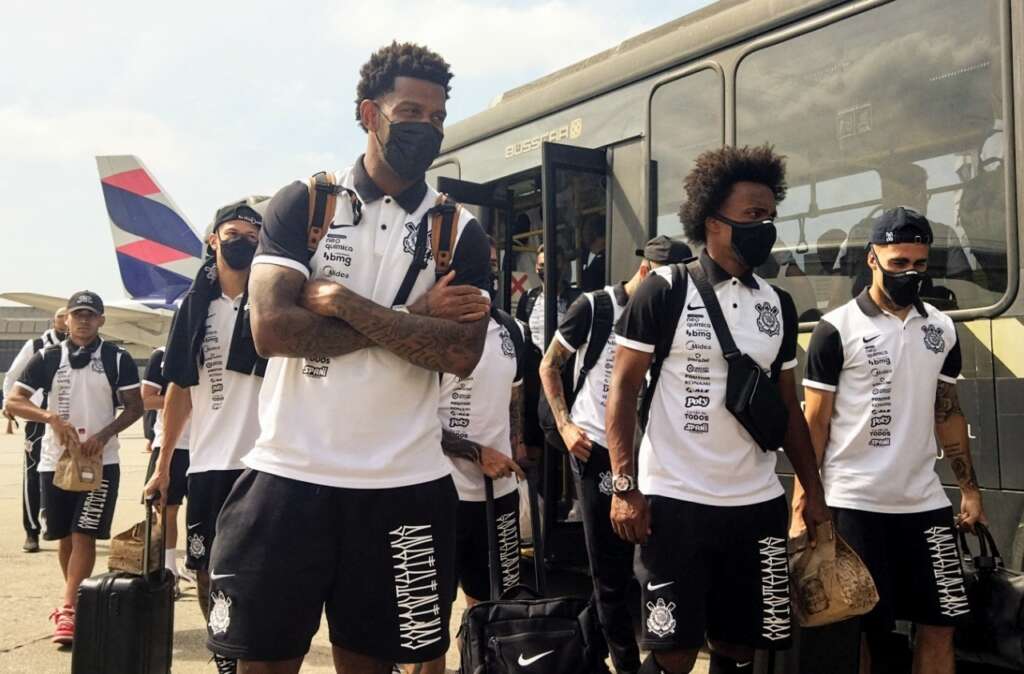 Corinthians quer voltar a vencer fora para continuar no G4