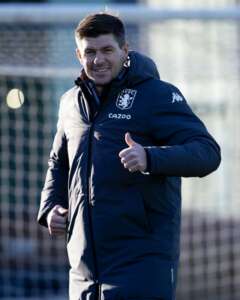 Inglês: Gerrard dá positivo para covid e não comanda Aston Villa nas 2 próximas partidas