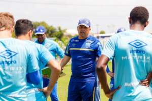 Série B: Técnico enaltece vitória fora de casa que deixou o Avaí dependendo apenas de si para ficar com o acesso