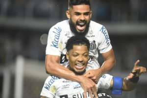 Santos 2 x 0 Chapecoense - Peixe embala e fica perto da permanência