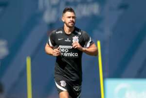 Exame aponta lesão muscular e Giuliano só volta a atuar pelo Corinthians em 2022