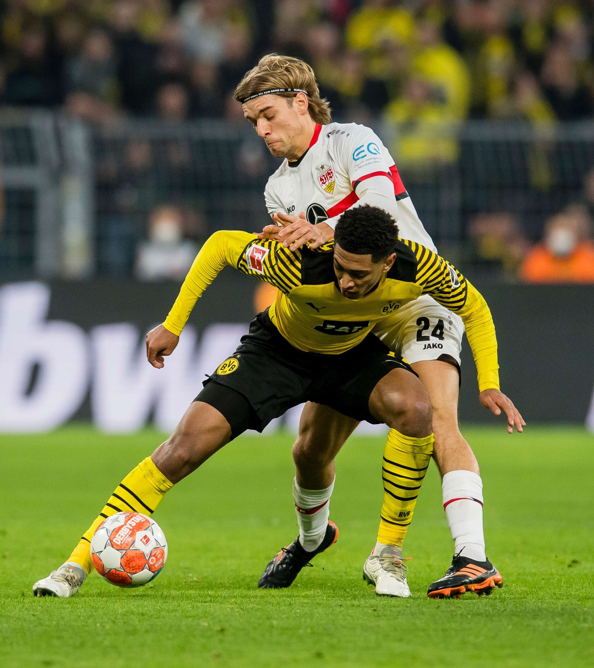 ALEMÃO: Dortmund vence Stuttgart, aproveita tropeço do Bayern e se aproxima da liderança