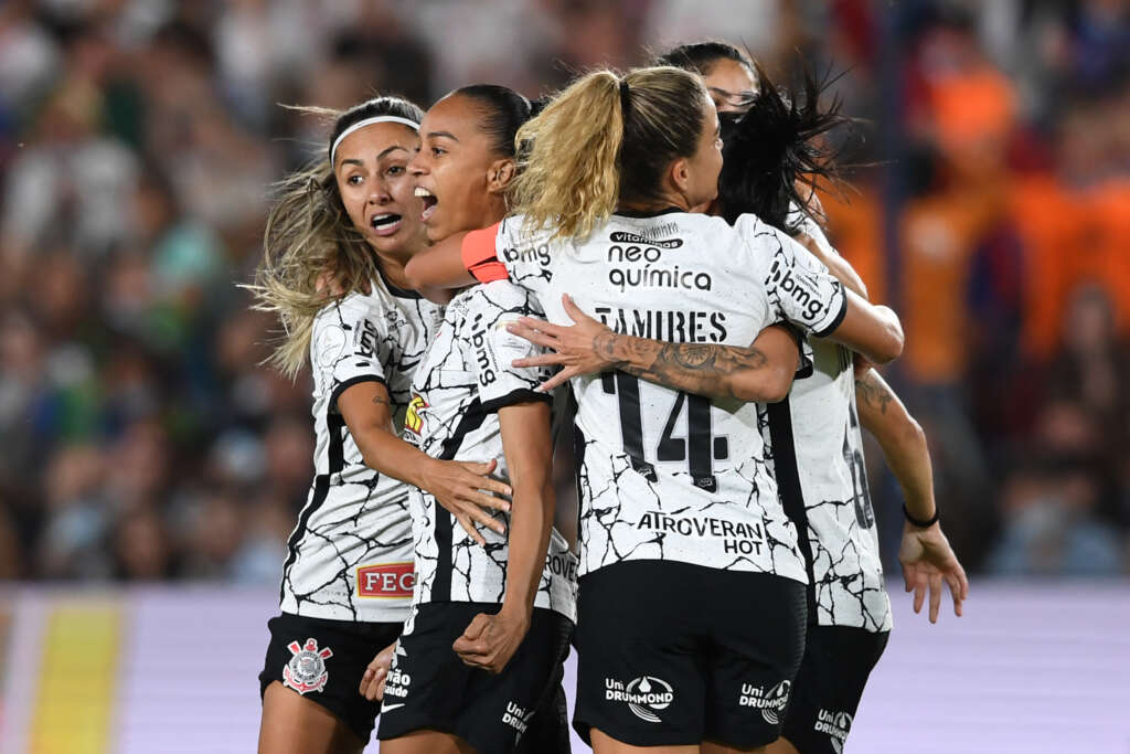 LIBERTADORES FEMININA: Corinthians bate Santa Fe-COL e é tricampeão!