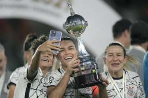 Campeãs festejam tri da Libertadores Feminina com 'Vai, Corinthians', dança e agradecimentos