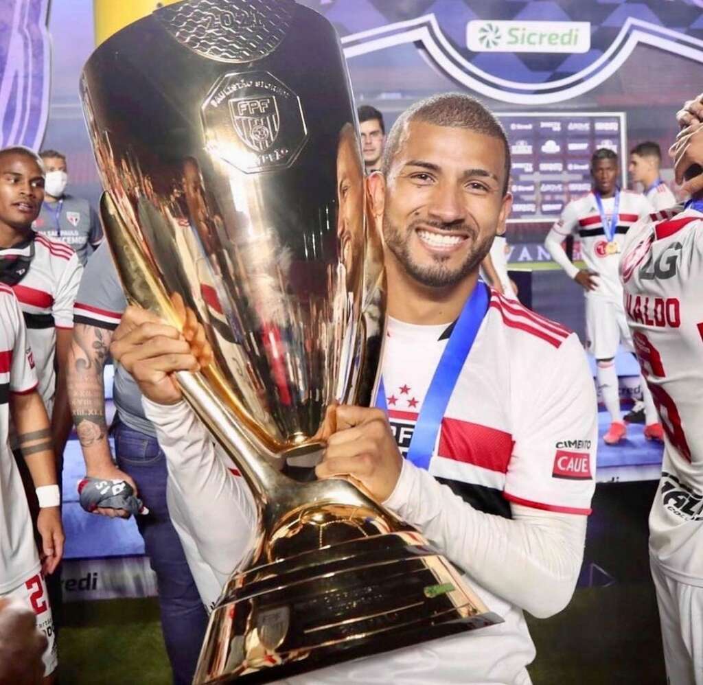 Dispensado pelo São Paulo, Joao Rojas se despede com agradecimento: ‘Uma honra’