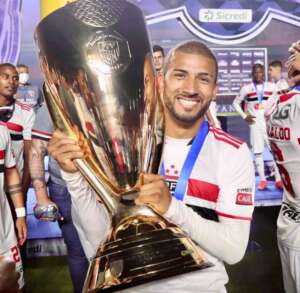 Dispensado pelo São Paulo, Joao Rojas se despede com agradecimento: 'Uma honra'