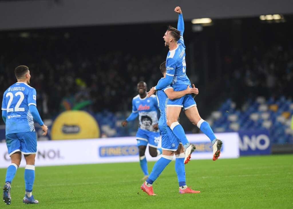 ITALIANO: Napoli goleia Lazio e se isola na liderança; Roma vence