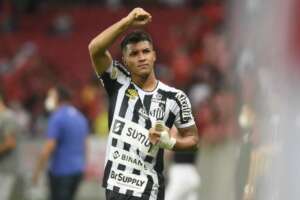 Marcos Leonardo destaca bom segundo tempo do Santos e despista sobre renovação