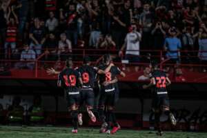 Atlético-GO 2 x 1 Bahia - Com gol no fim, Dragão se reabilita e complica Tricolor na briga contra o Z4