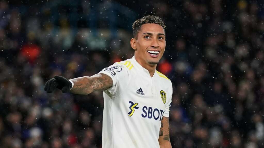 INGLÊS: Ex-Avaí marca no fim, Leeds vence e se afasta da zona de rebaixamento