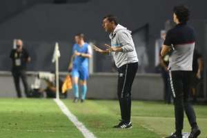 Carille festeja vitória santista sobre o 'talentoso finalista da Sul-Americana'