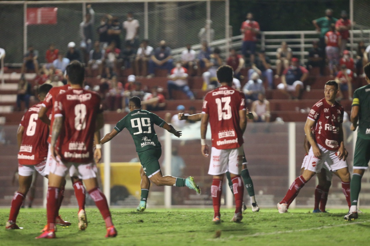 Vila Nova 2 x 2 Guarani – Arbitragem polêmica define empate e deixa Bugre fora do G-4