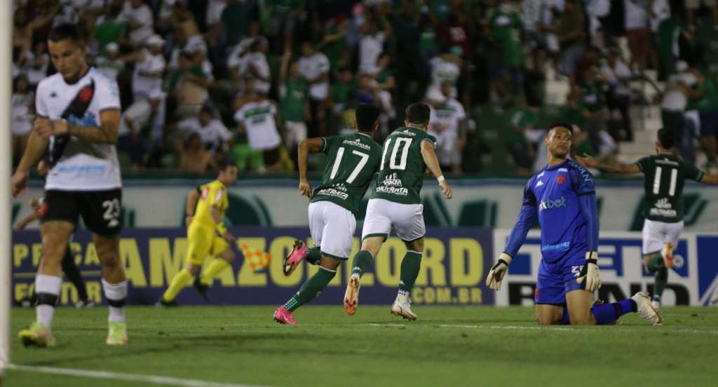 Seleção FI da 33ª rodada da Série B com herói do Bugre e ‘Ibra’ do Coritiba e técnico ‘made in Paraguai’
