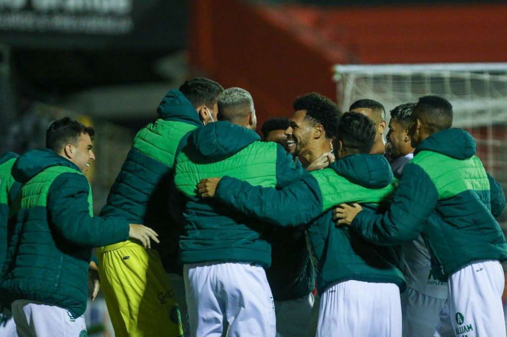 SÉRIE B: Goiás, CRB e Guarani vencem e seguem firmes na briga; Coritiba adia acesso