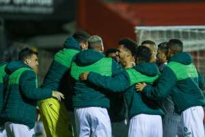 SÉRIE B: Goiás, CRB e Guarani vencem e seguem firmes na briga; Coritiba adia acesso