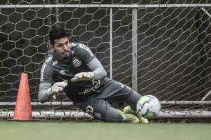 São Paulo apresenta interesse no goleiro João Paulo, do Santos