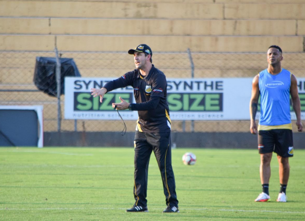 Série C: Léo Condé pede concentração em duelo decisivo do Novorizontno: “A motivação precisa aparecer”