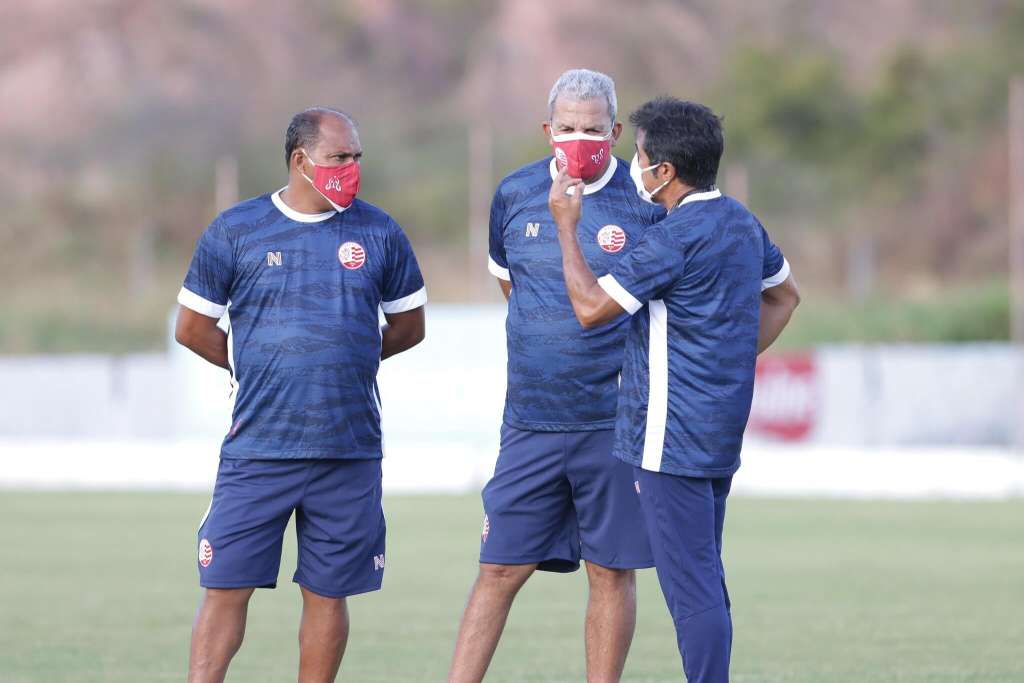 Série B: Hélio dos Anjos esculhamba base do Náutico: “Precisa melhorar uns 100%”