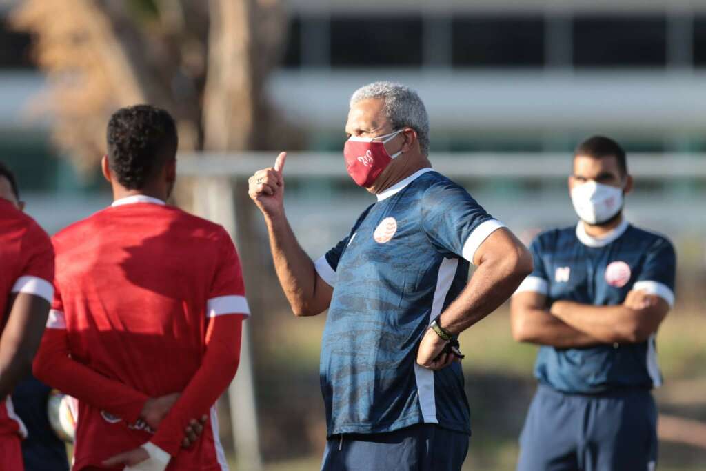 Série B: Hélio dos Anjos pensa na “despedida” do Náutico contra o Cruzeiro e projeta 2022