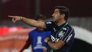 Abel Ferreira admite cansaço, mas pede um Palmeiras 'concentrado' no clássico