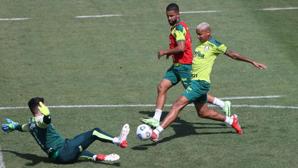 Com retorno de laterais, Palmeiras treina para o clássico contra São Paulo