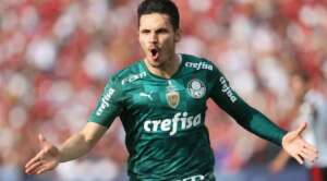 Destaque na Libertadores, Raphael Veiga supera Alex e orgulha avô palmeirense