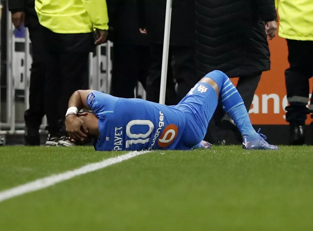 Francês: Torcedor do Lyon que atirou garrafa em Payet foi condenado e não frequentará estádio por 5 anos