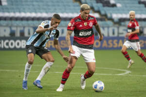 Pedro comemora retorno após lesão, mas lamenta empate do Flamengo com um jogador a mais