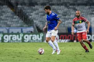 Série B: Atacante do Cruzeiro se aposenta e ganha cartões de árbitro Marcelo de Lima Henrique