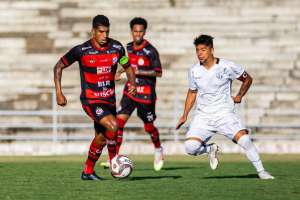 Pernambucano: Após Walter, Santa Cruz negocia com volante que subiu na Série D