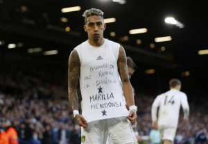 INGLÊS: Raphinha marca pelo Leeds e homenageia Marília Mendonça; Arsenal vence Watford